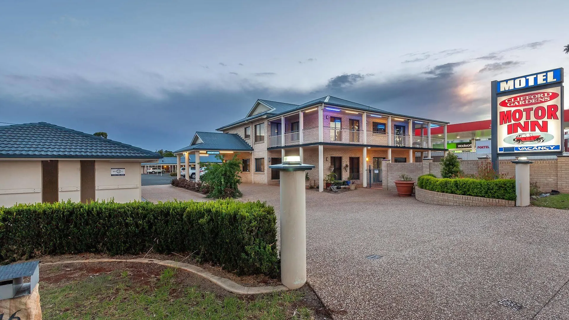 *** Motel Clifford Gardens Motor Inn Toowoomba Australia