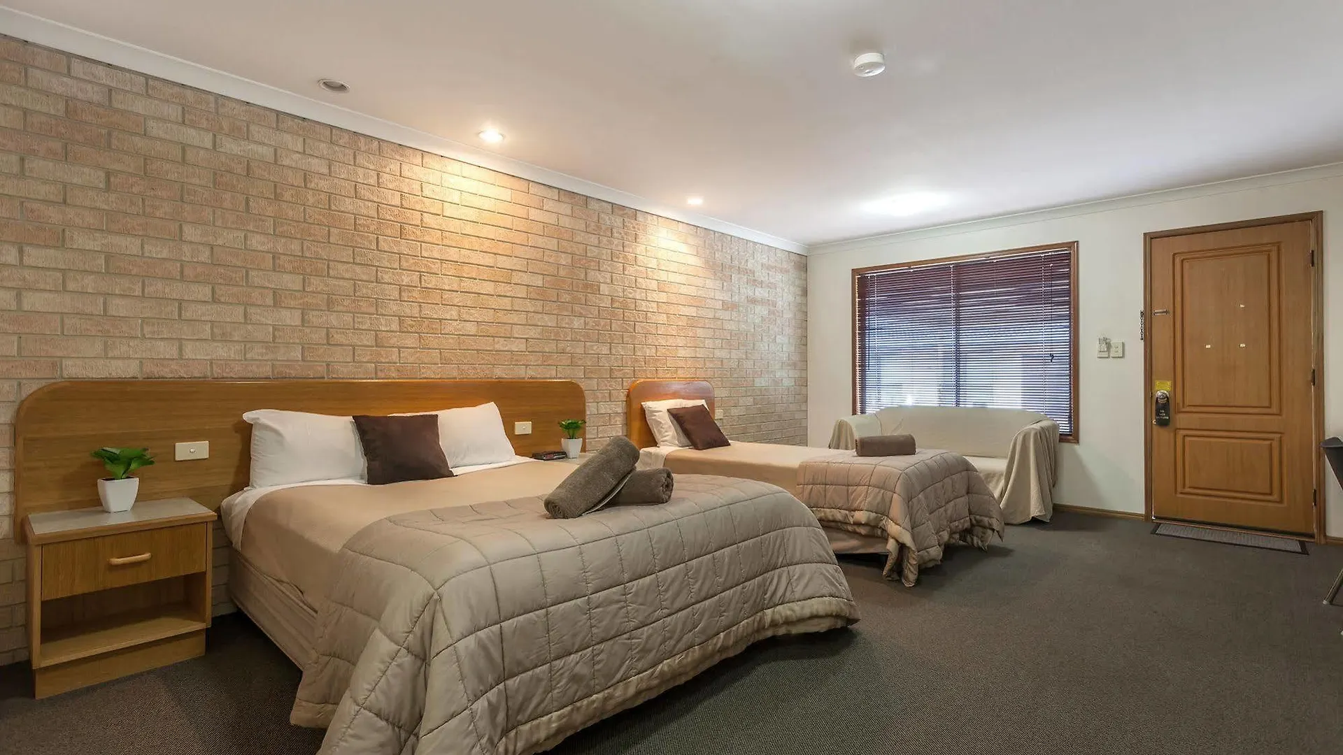 *** Motel Clifford Gardens Motor Inn Toowoomba Australia